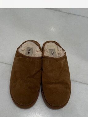 UGG Men’s Classic Slip-On Slippers in Chestnut